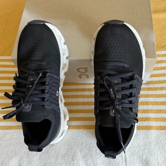 On Cloud Cloudswift in Excellent Condition - Picture 2 of 8